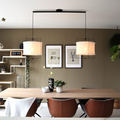 Kitchen with a Lightswig Twin black in a diningroom with big pendant lights